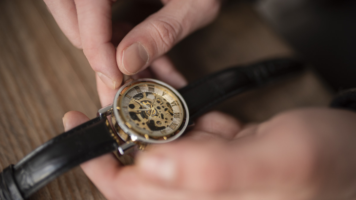 révision de montre chez un horloger